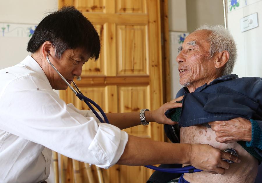 国家卫计委要求完善乡村医生养老政策