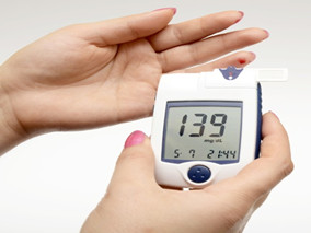接受胰岛素的2型糖尿病患者：持续血糖监测vs常规治疗