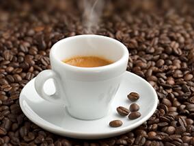 具有遗传确定的高咖啡消耗者应选低脂还是高脂饮食？