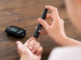 2型糖尿病：德谷胰岛素与甘精胰岛素谁的低血糖发生率低