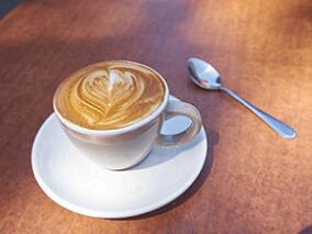 降低全因死亡风险 摄入多少咖啡因为宜？