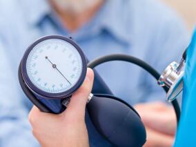非心脏疾病的高血压成年住院患者 出院时似乎无需强化降压