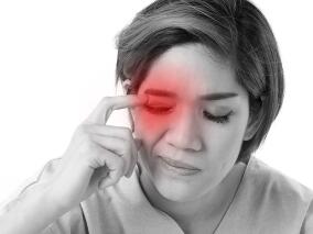 左眼皮肿胀1个半月 会是淋巴瘤吗？