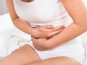 一溃疡性结肠炎史20年中年女性 近10天持续腹痛伴脓血便