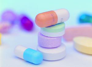 延时或持续输注碳青霉烯类或哌拉西林/他唑巴坦与较低的死亡率相关（Clin Infect Dis. 2013 Jan;56(2):272-82.）