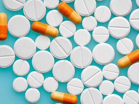 华法林的剂量算法应按种族进行分层