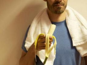 男54岁,2周前无明显诱因出现上腹痛,活动时加重,乏力,进食少