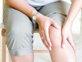 男33岁，发作性双下肢乏力2天，体格检查无明显阳性体征