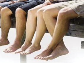 女17岁，双下肢无力1年余，加重1月，新斯的明试验阴性