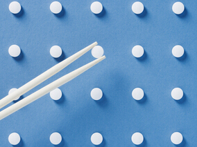 病例报告：长期碳酸镧治疗的透析患者的结节性异物反应