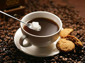 含咖啡因产品的摄入与心脏异位性搏动相关吗？