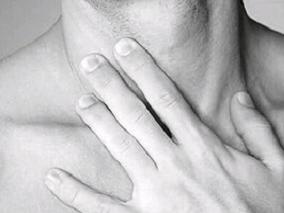 哪些甲状腺癌患者TKI治疗期间咯血风险高？