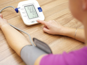 多学科讨论：高风险患者强化降压过犹不及