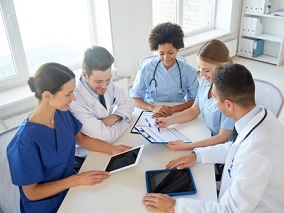 乏力、下肢水肿伴纳差 不同级别医生如何诊断治疗?