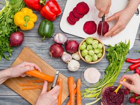 饮食模式能延年益寿 中年人行动还不晚!