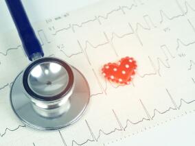 多重用药的非瓣膜性房颤患者：新型口服抗凝药完胜华法林