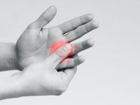 中年男性右侧手指麻木反复无常 罪魁祸首是…