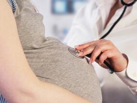 孕妇使用较低的血压阈值能否改善妊娠结局？