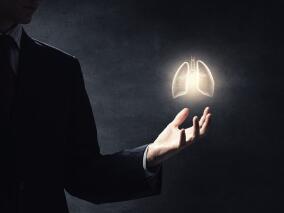 女子时不时咳嗽、胸痛甚至咯血 增强CT检查发现祸源