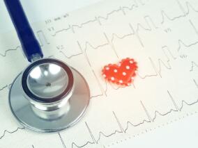 病情稳定的射血分数下降心衰：恩格列净如何改善预后？