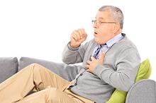 老爷爷反复咳嗽咳痰气紧10年 每年都得发作约3个月