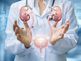 大爷时不时肉眼可见血尿持续1个多月 如何找出真凶？