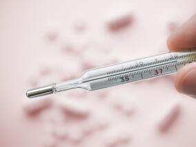 21岁女学生咳嗽伴发热半个月未重视 入ICU 46天死亡