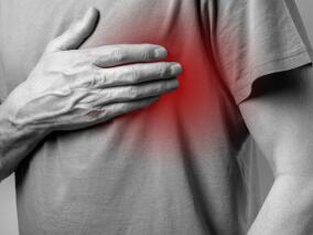 大叔间咯血半年多 加重伴胸闷气短入院 真凶是…