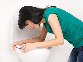 50岁女性胸痛、咳嗽、痰中带血 检查后发现大事不妙