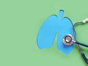 40岁女车工反复咳嗽咳痰1年 近期咳痰带血是为何?