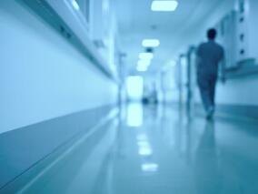 支原体、流感、合胞齐来…儿科就诊压力大 不少医院急招儿科医生