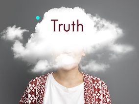 45岁女性波动性双下肢力弱11年 肢体震颤5年 肢体强直2年