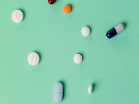 皮肤病学领域：新兴数据支持JAK抑制剂的相对安全性